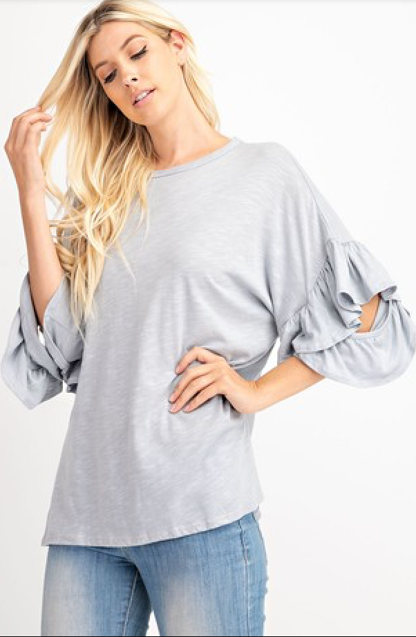 Women Knit Top Ruffled sleeves.