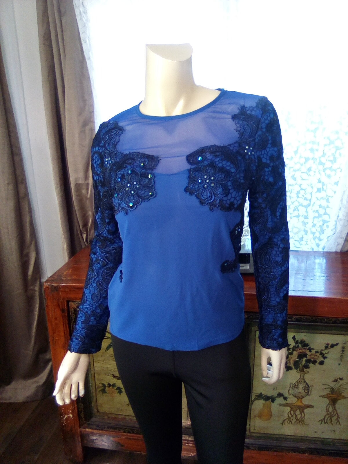 Women Long Sleeve Laced Sheer Top